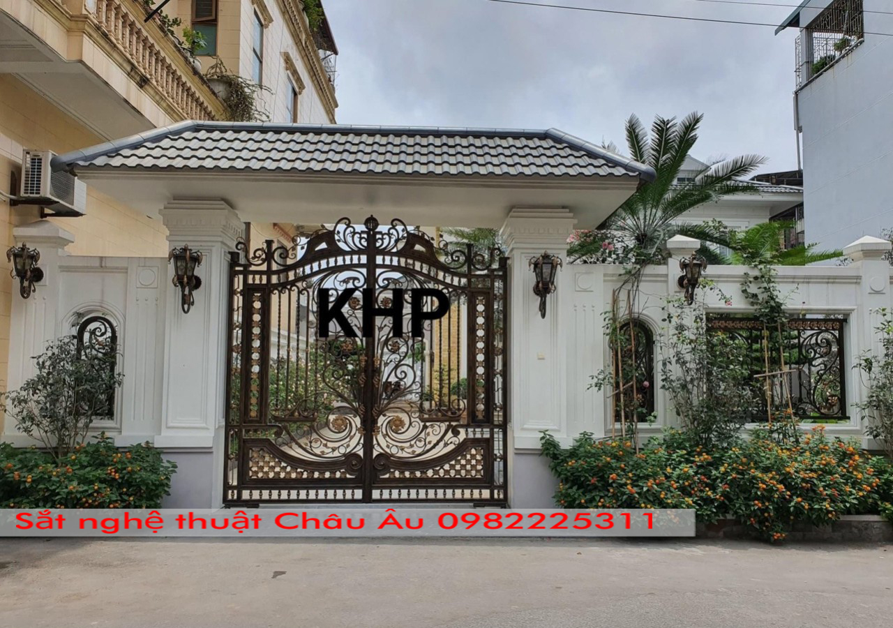 Cửa cổng 2 cánh sắt nghệ thuật đẹp tại Thanh xuân Hà Nội