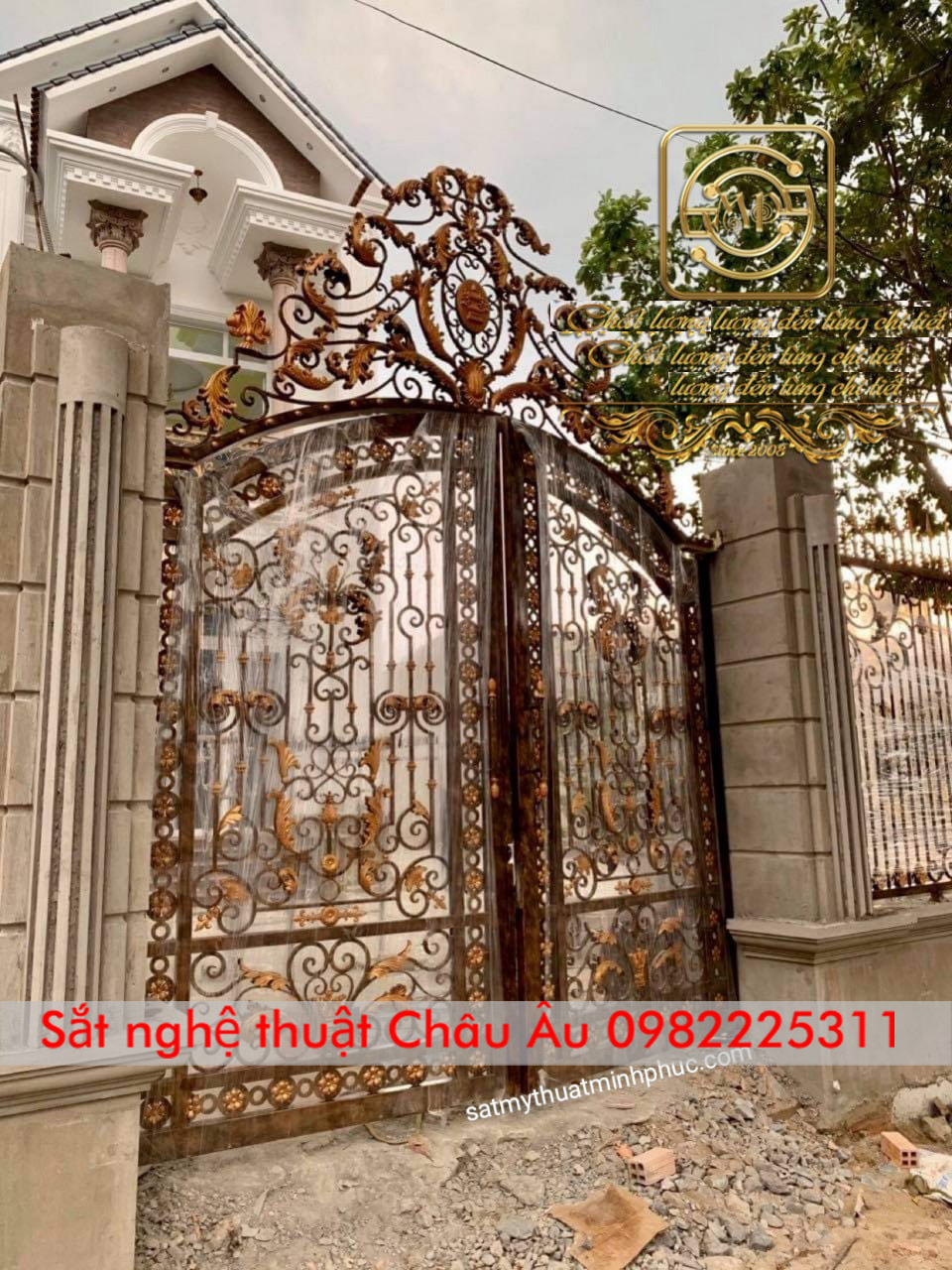 Cửa cổng 2 cánh sắt nghệ thuật đep giá rẻ tại băc giang