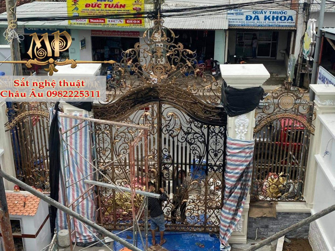 Mẫu Cửa 2 cánh cổng Sắt Nghệ Thuật Đẹp  Hà Nội