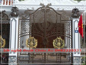 cửa cổng sắt mỹ thuật đẹp từng chi tiết tp Hà Nội