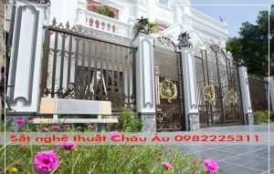cửa cổng sắt mỹ thuật đẹp từng chi tiết tp Bắc Giang