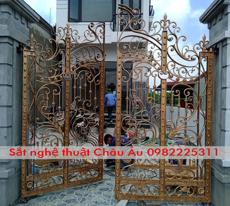 Cửa cổng sắt  mỹ thuật đẹp tại Tây Hồ 