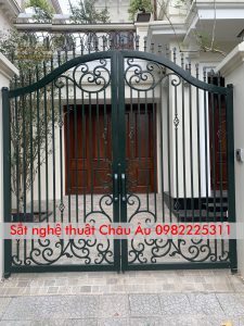 Cửa cổng 2 cánh sắt nghệ thuật đẹp tại Thanh xuân Hà Nội