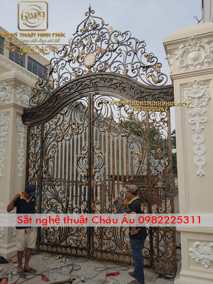 Cửa cổng 2 cánh sắt mỹ thuật đẹp giá rẻ tại Hải Dương