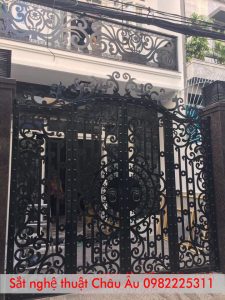 Cửa cổng sắt nghệ thuật đẹp tại Thanh xuân Hà Nội
