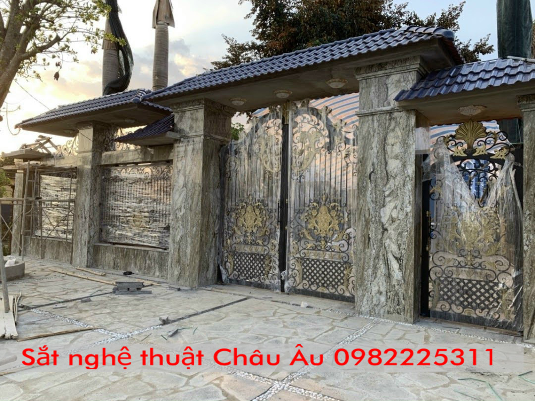 Cổng sắt uốn nghệ thuật