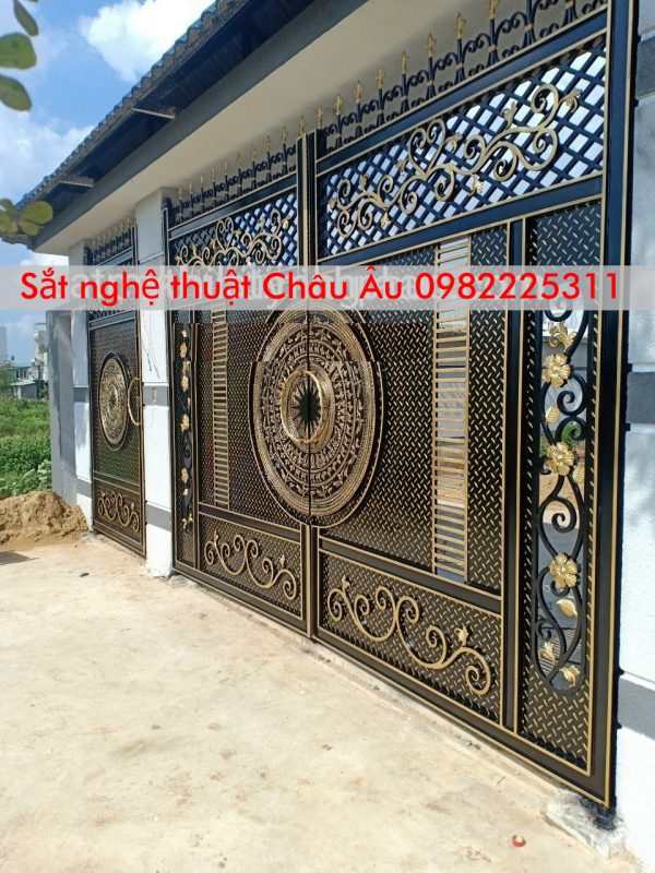 Cửa cổng sắt mỹ thuật cao cấp tại quận Thanh xuân
