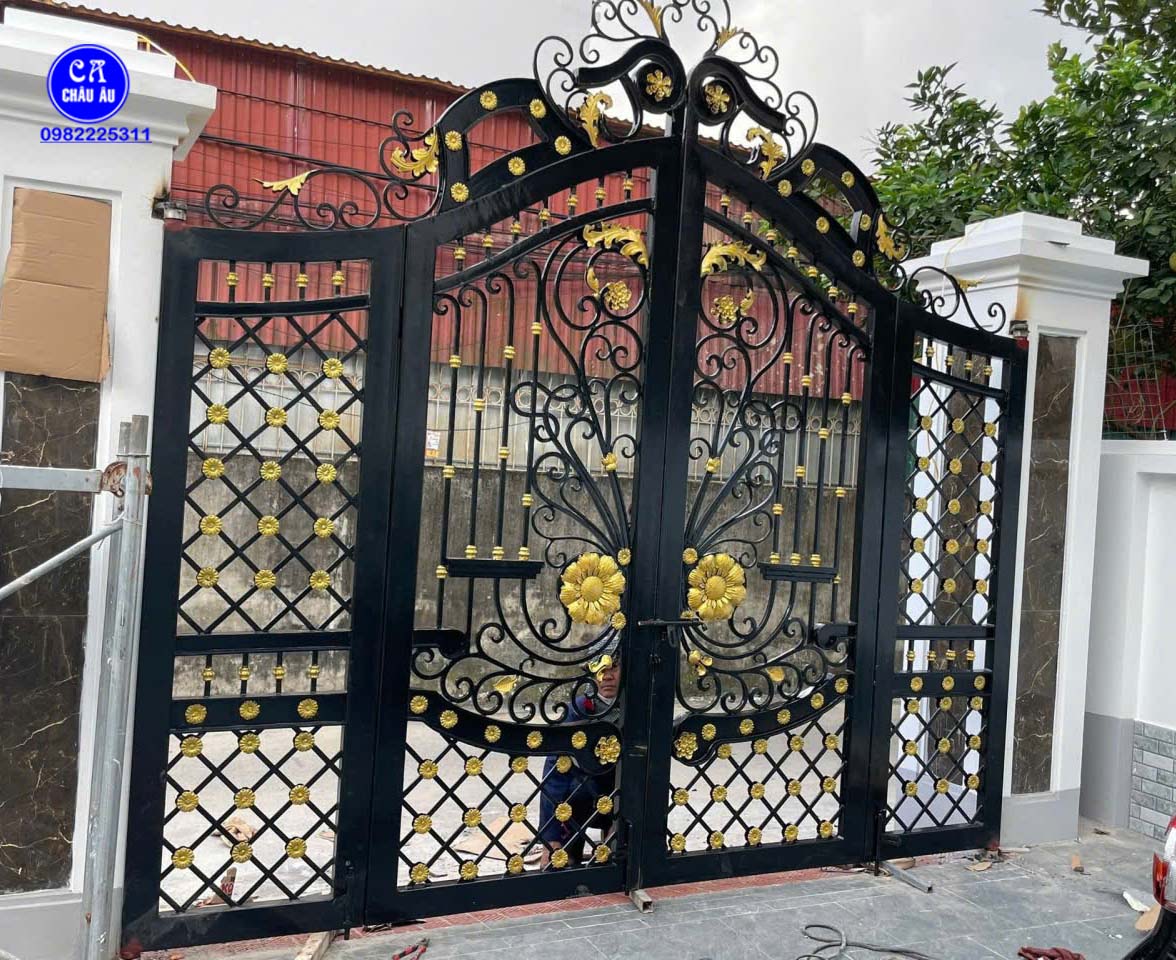 mẫu cổng cửa sắt 4 cánh đẹp sang trọng mẫu cổng cửa sắt 4 cánh đẹp sang trọng