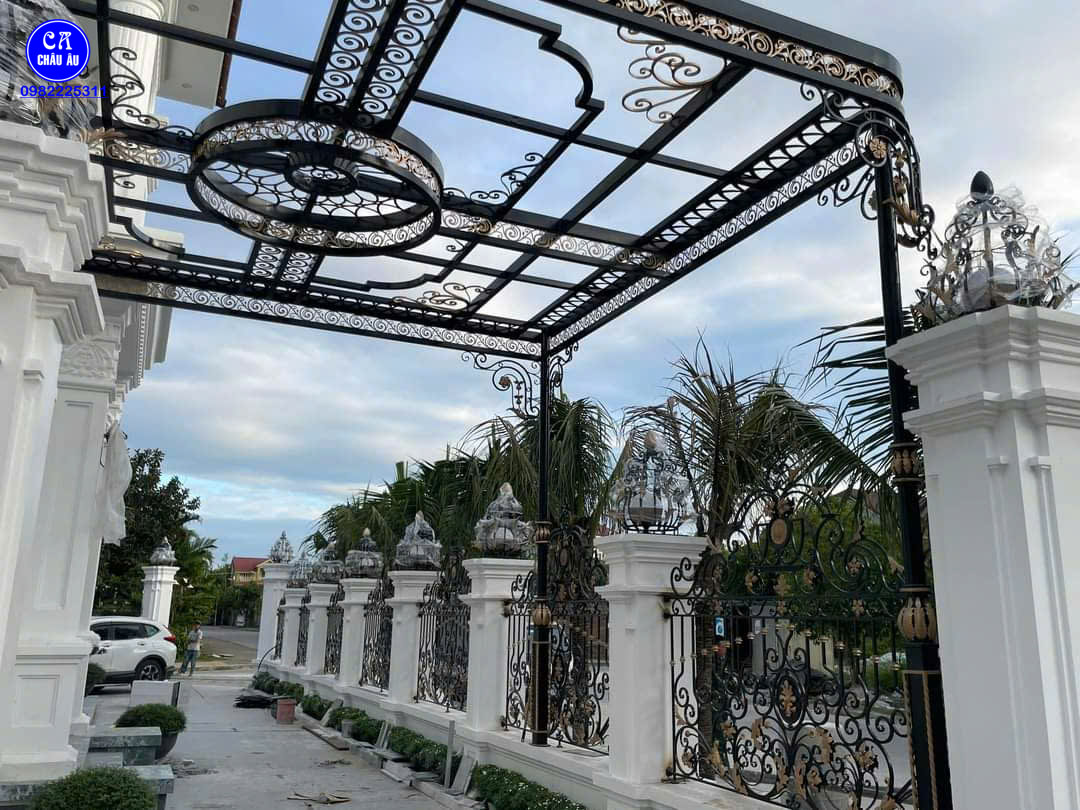 Mái kính sắt nghệ thuật tân cổ điển Mái kính sắt nghệ thuật tân cổ điển